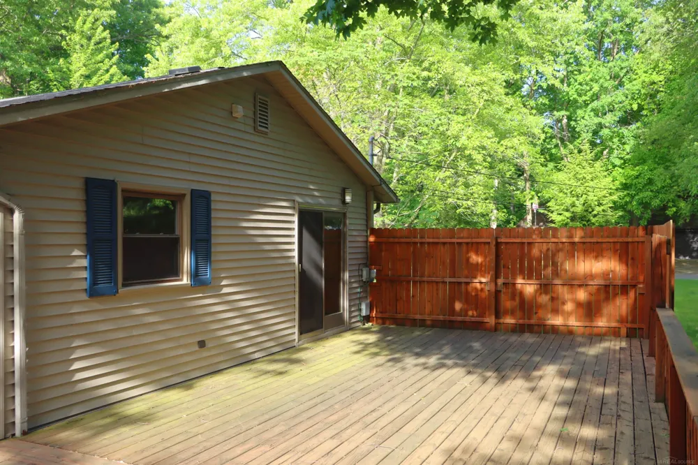 8549 Oakside Street Portage City, MI 49002