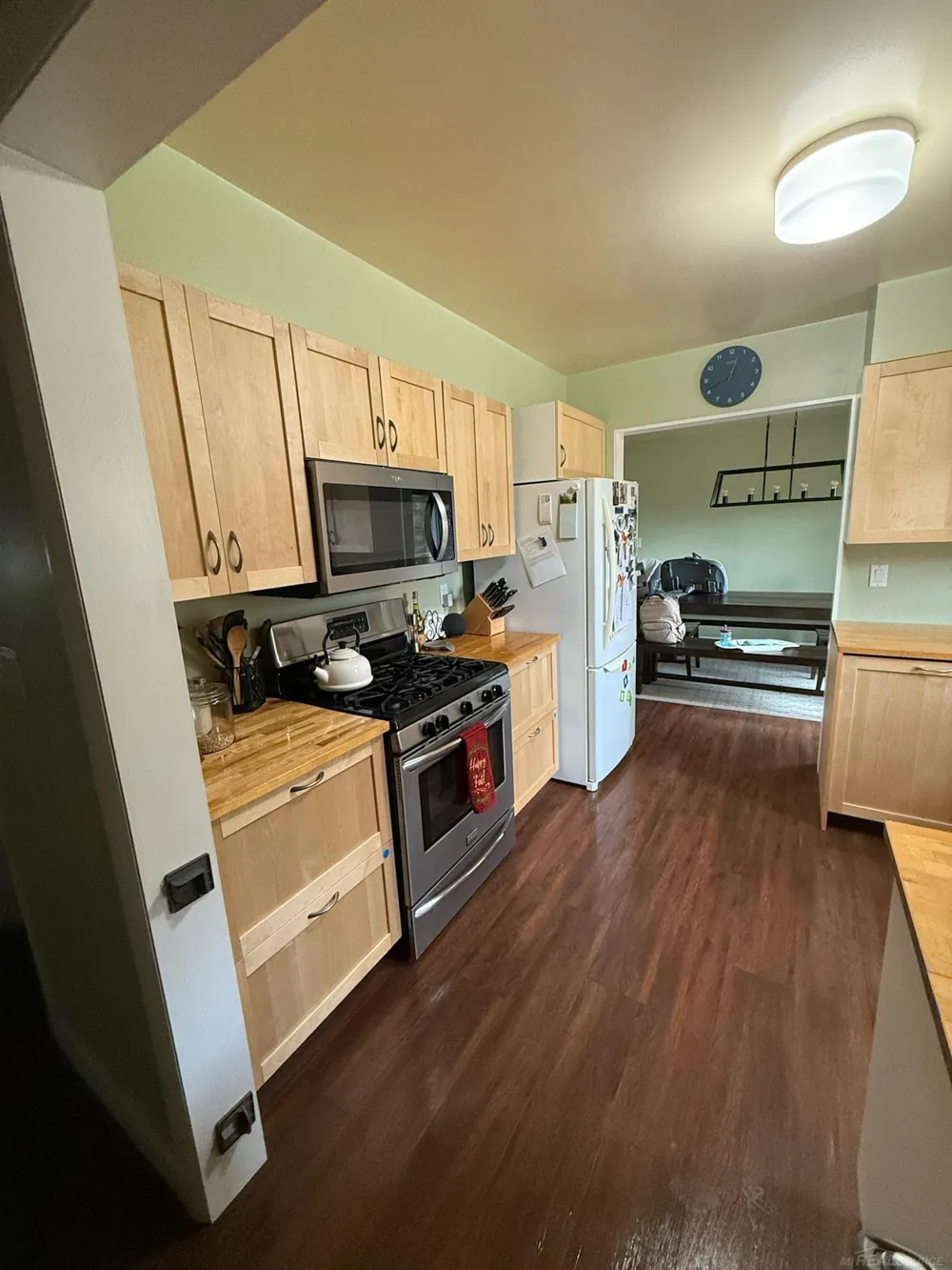 8549 Oakside Street Portage City, MI 49002