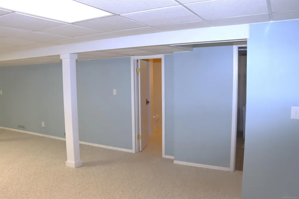 8549 Oakside Street Portage City, MI 49002