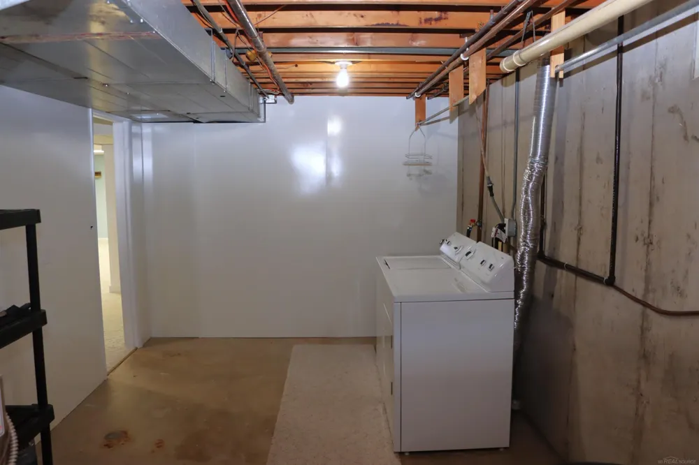8549 Oakside Street Portage City, MI 49002
