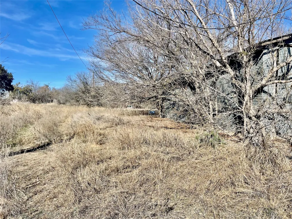 1306 E Central Comanche, TX 76442