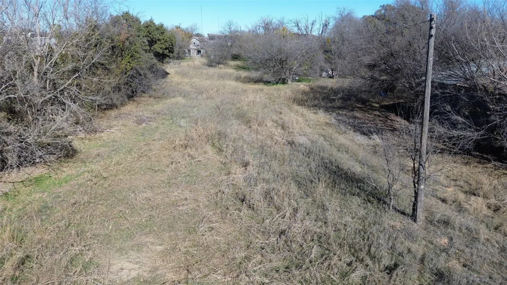 1306 E Central Comanche, TX 76442