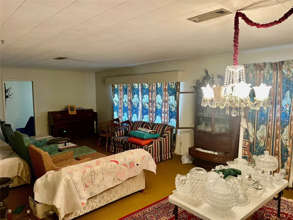 1306 E Central Comanche, TX 76442