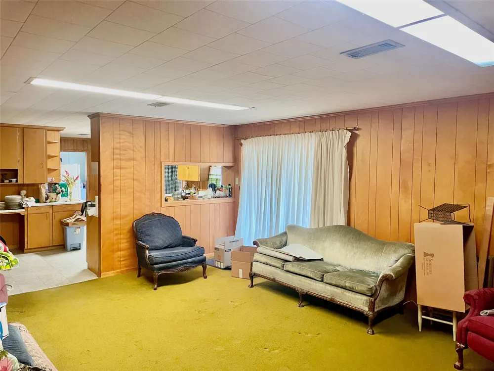 1306 E Central Comanche, TX 76442