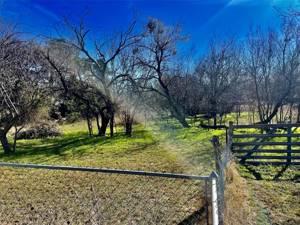 1306 E Central Comanche, TX 76442