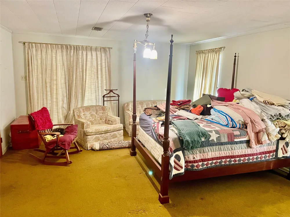 1306 E Central Comanche, TX 76442