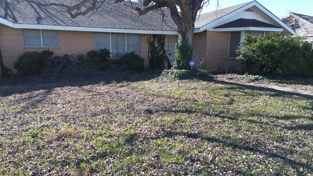 1306 E Central Comanche, TX 76442