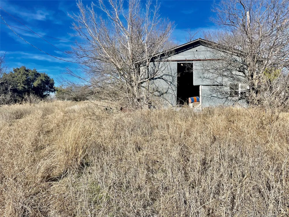 1306 E Central Comanche, TX 76442