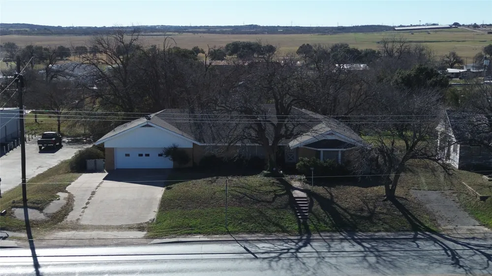 1306 E Central Comanche, TX 76442