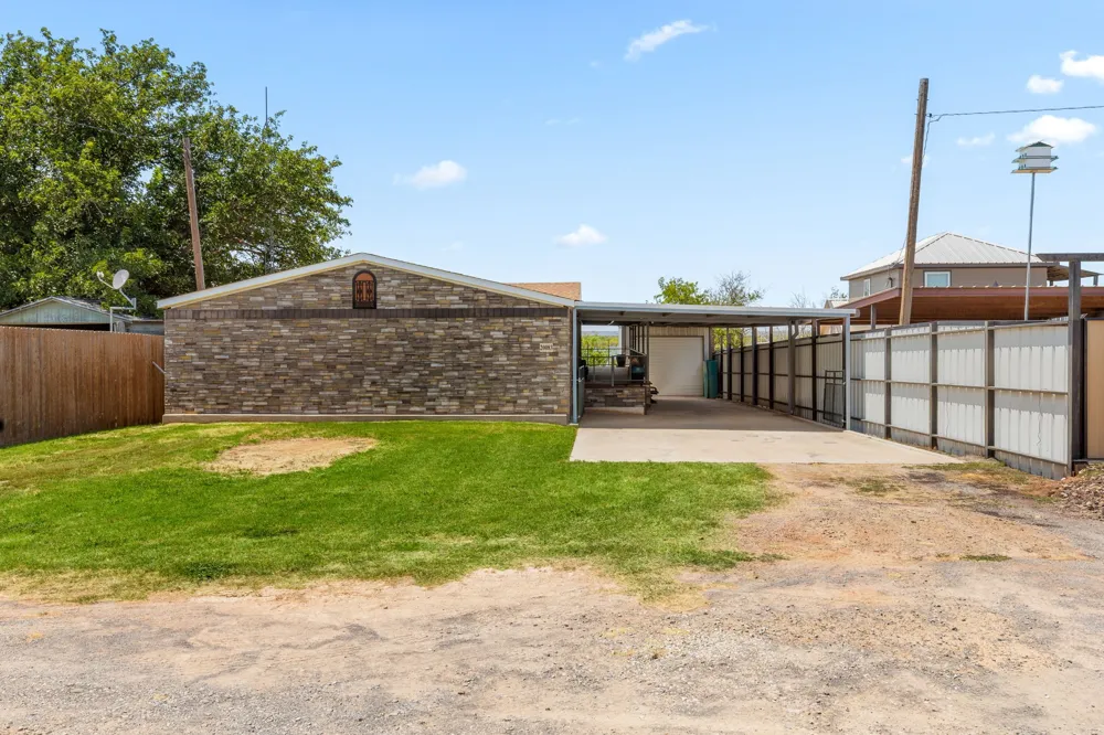 157 Willingham Loop Seymour, TX 76380