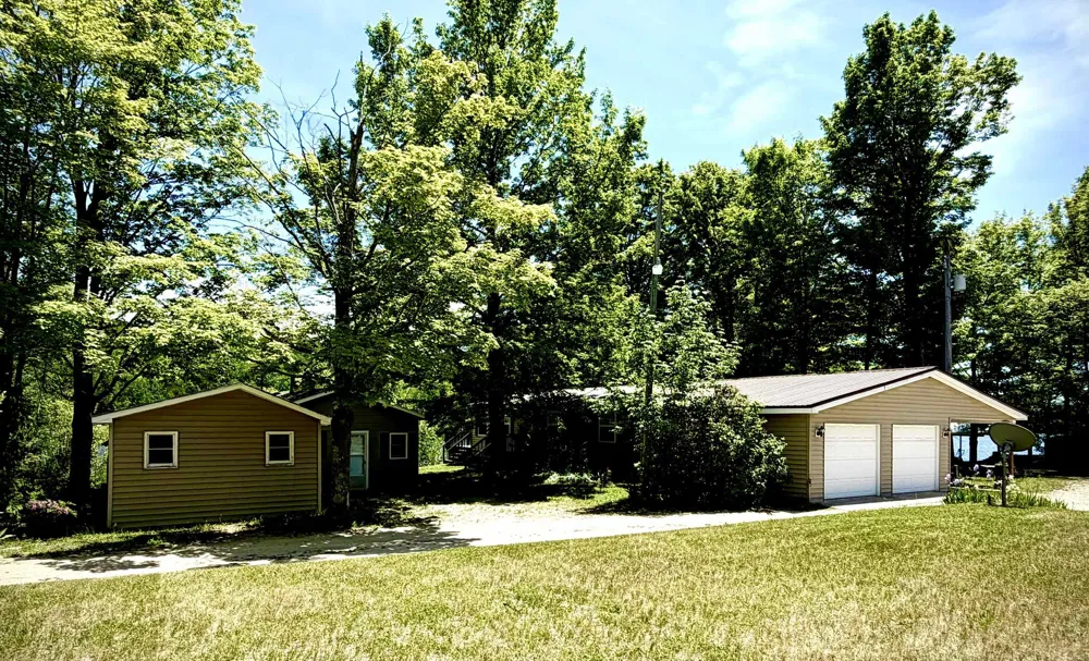 8614 Pete's Landing Banks Township, MI 49729
