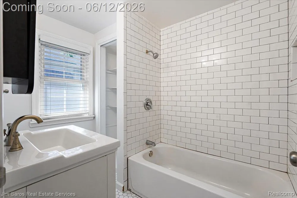 451 Moran Road Grosse Pointe Farms City, MI 48236