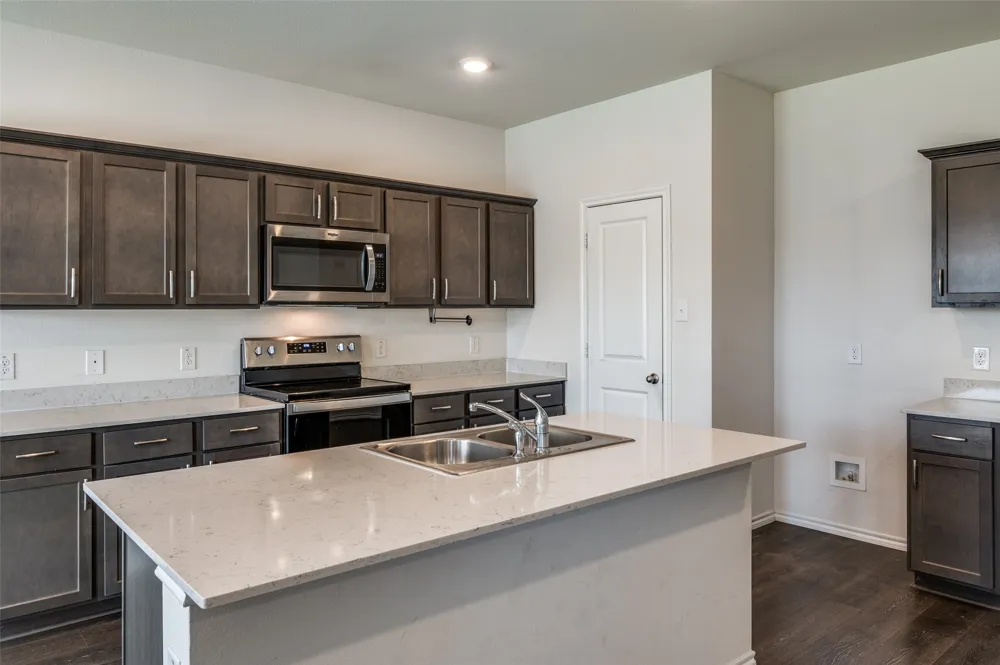 728 Glover Drive Aubrey, TX 76227