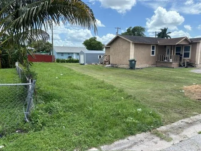 525 SW 9th Street Belle Glade, FL 33430