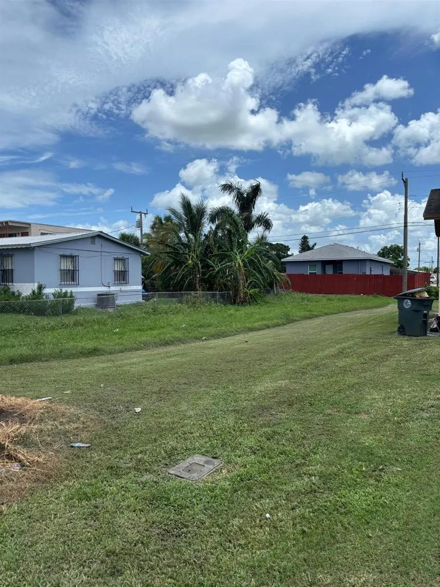 525 SW 9th Street Belle Glade, FL 33430