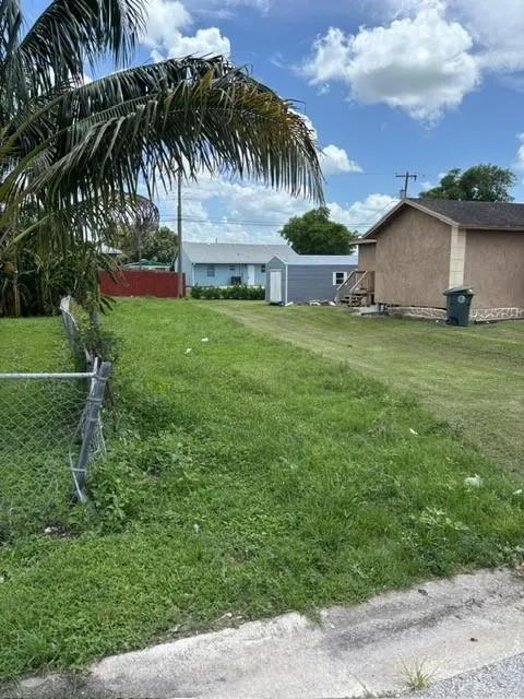 525 SW 9th Street Belle Glade, FL 33430