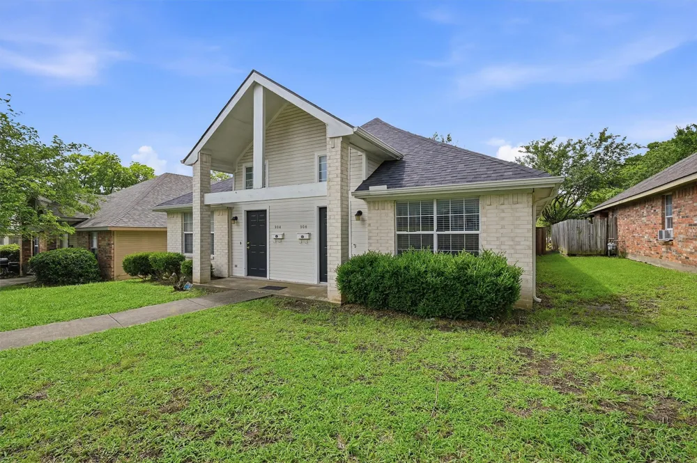 906 W Houston Street Sherman, TX 75092