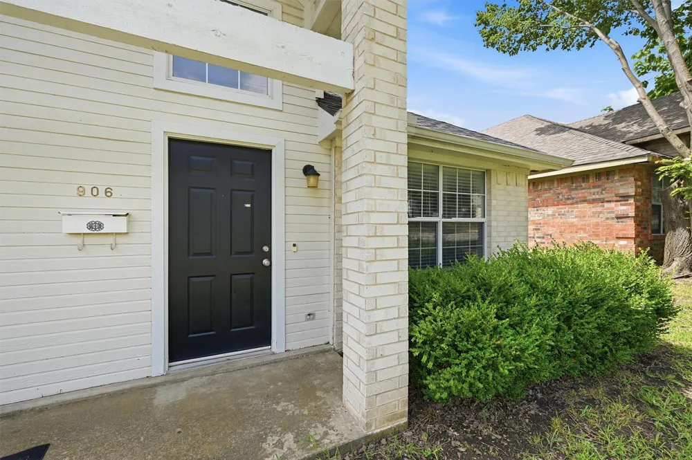 906 W Houston Street Sherman, TX 75092