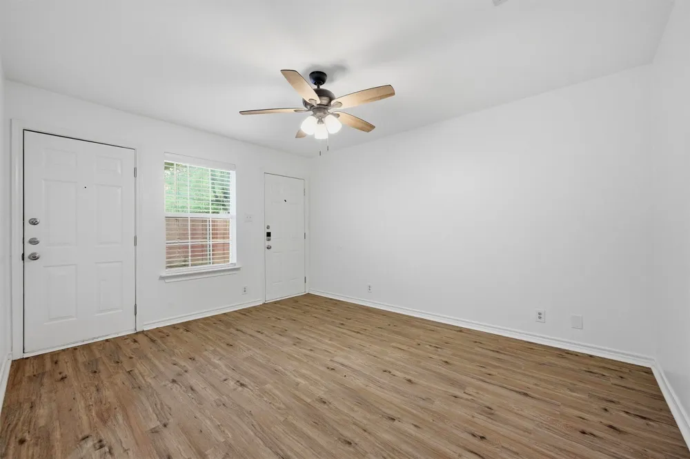 906 W Houston Street Sherman, TX 75092