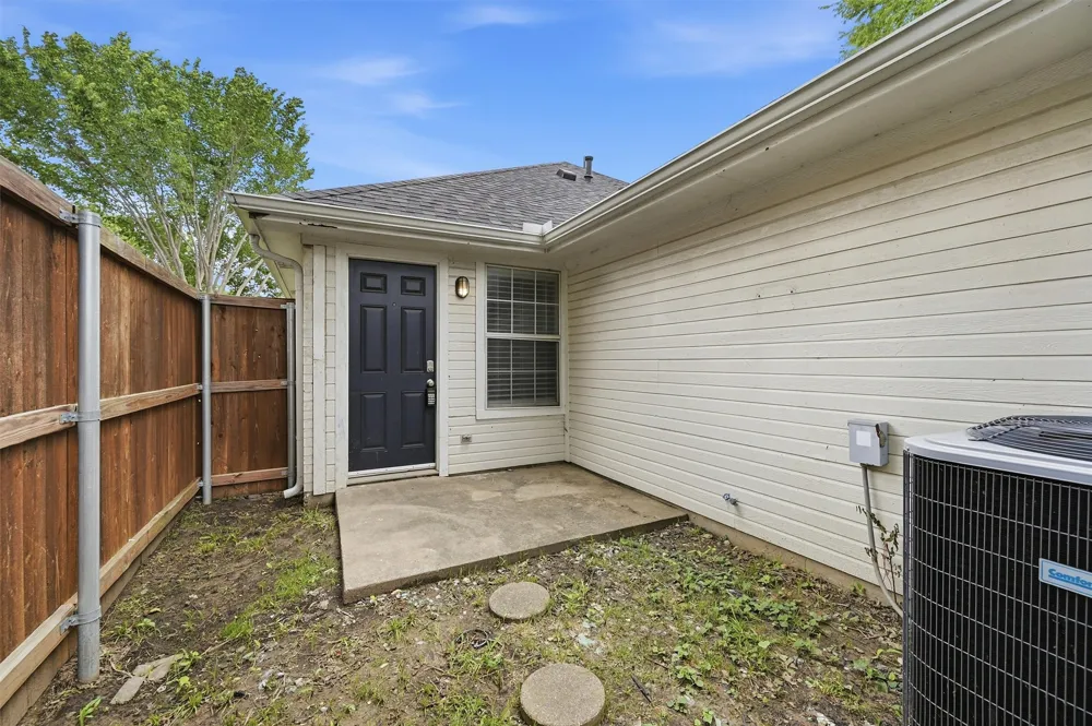 906 W Houston Street Sherman, TX 75092