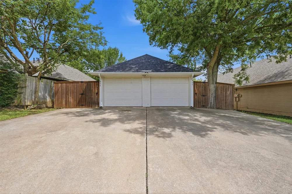 906 W Houston Street Sherman, TX 75092