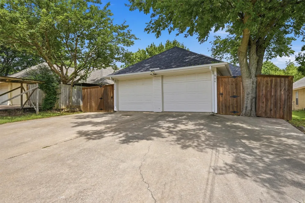 906 W Houston Street Sherman, TX 75092