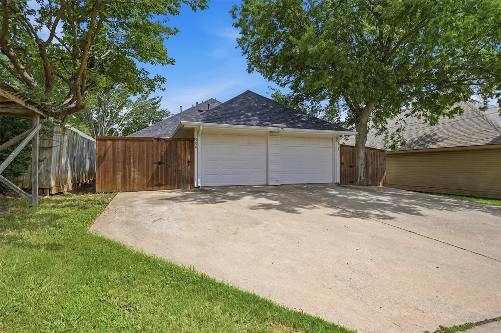 906 W Houston Street Sherman, TX 75092