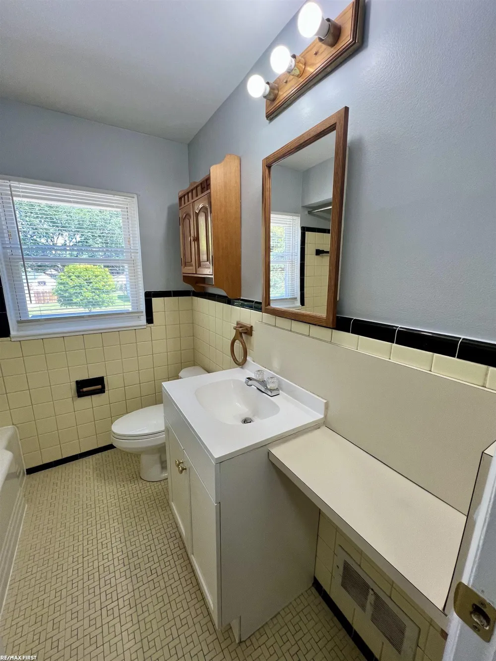 20351 8 Mile Road St Clair Shores City, MI 48080