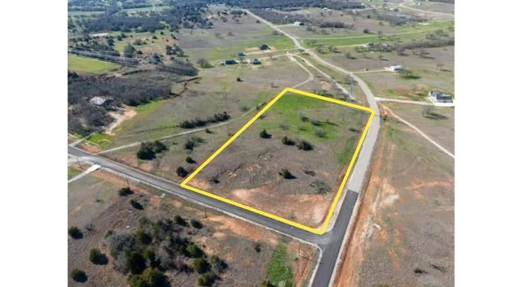 240 Rolling Hills Boulevard Alvord, TX 76225
