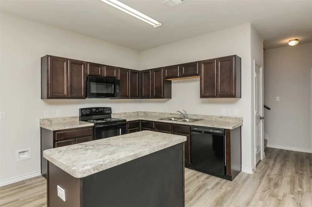 1203 Mallard Cove Ennis, TX 75119