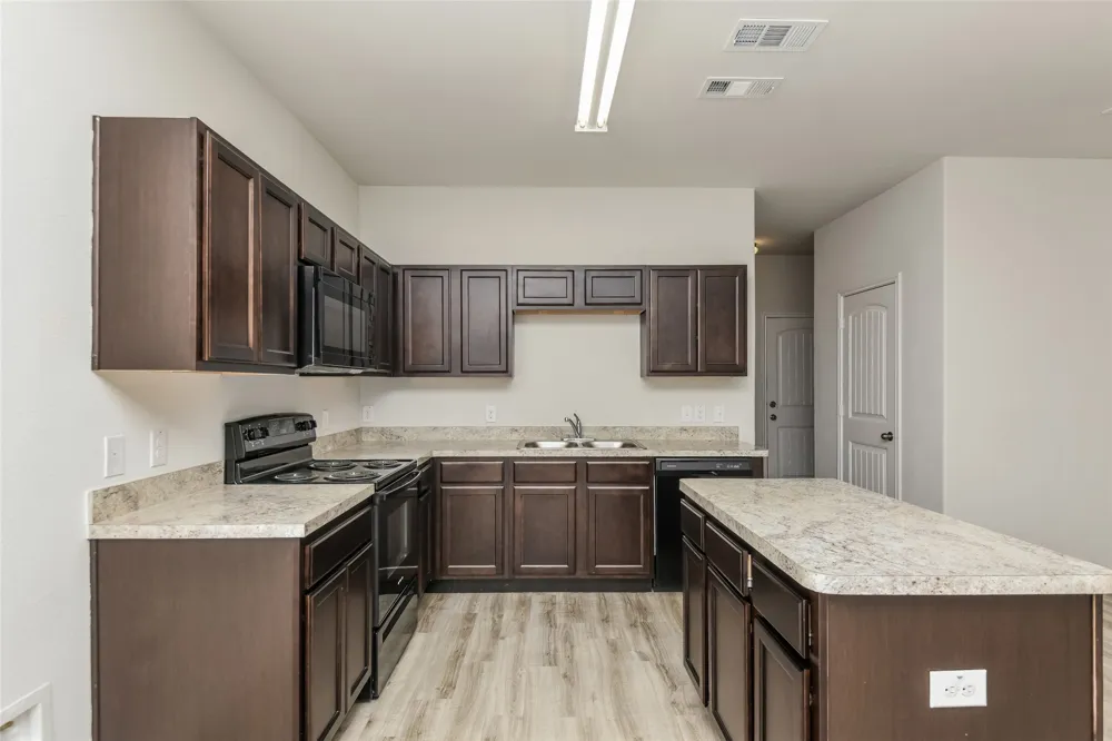 1203 Mallard Cove Ennis, TX 75119
