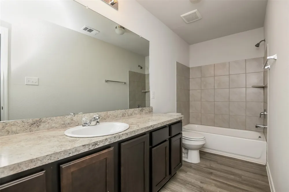 1203 Mallard Cove Ennis, TX 75119