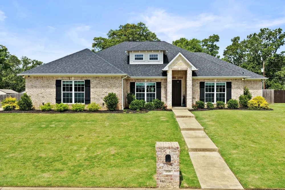 2729 Stone Briar Mt Pleasant, TX 75455