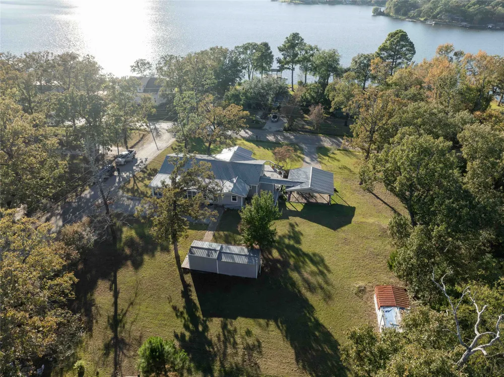 704 Callender Lake Drive Murchison, TX 75778