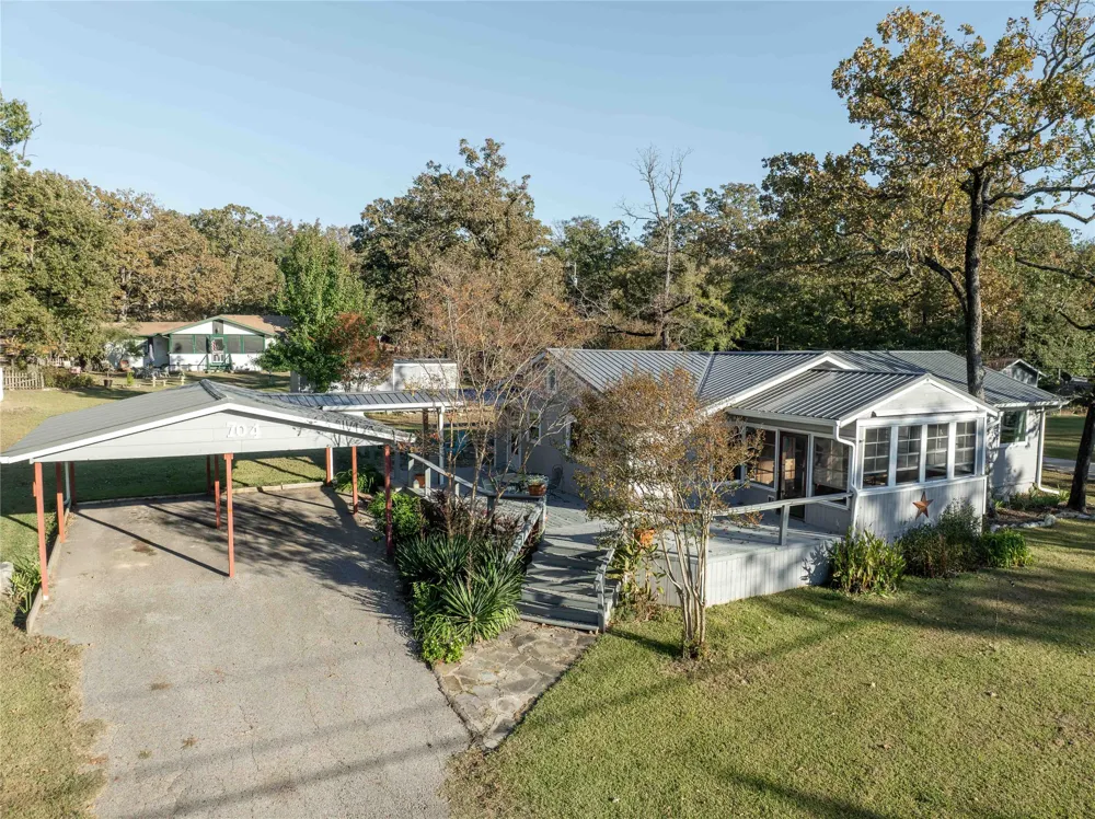 704 Callender Lake Drive Murchison, TX 75778