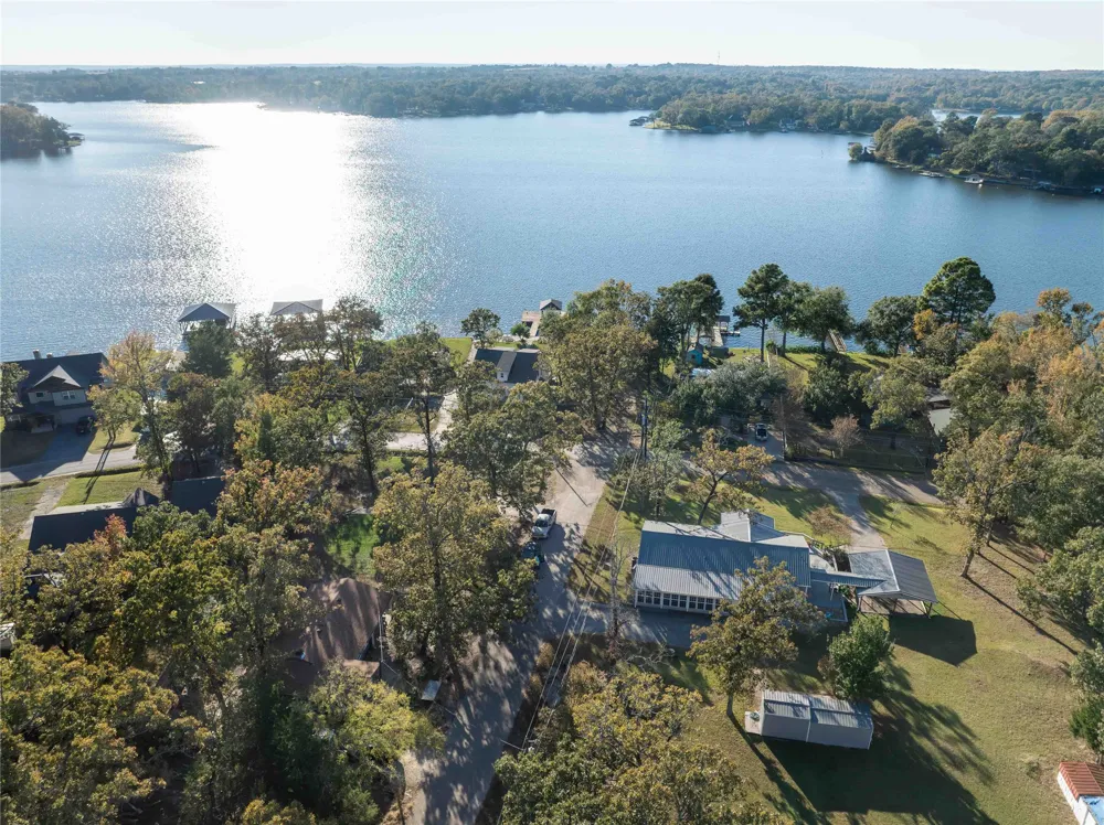704 Callender Lake Drive Murchison, TX 75778