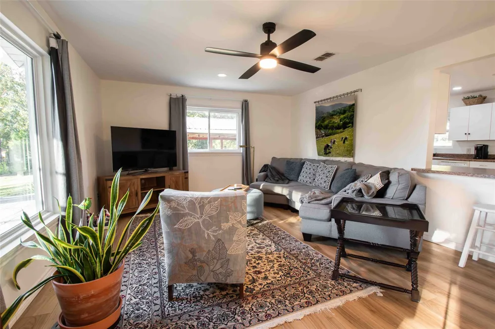 704 Callender Lake Drive Murchison, TX 75778