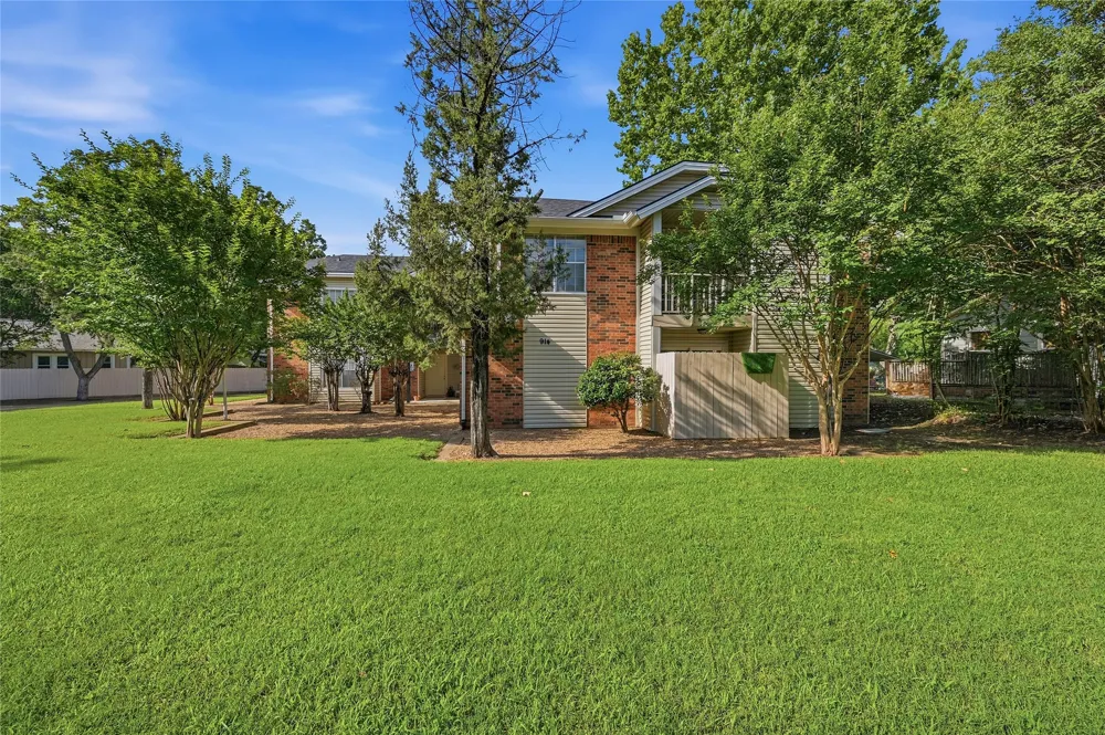 914 W Washington Street #F Sherman, TX 75092