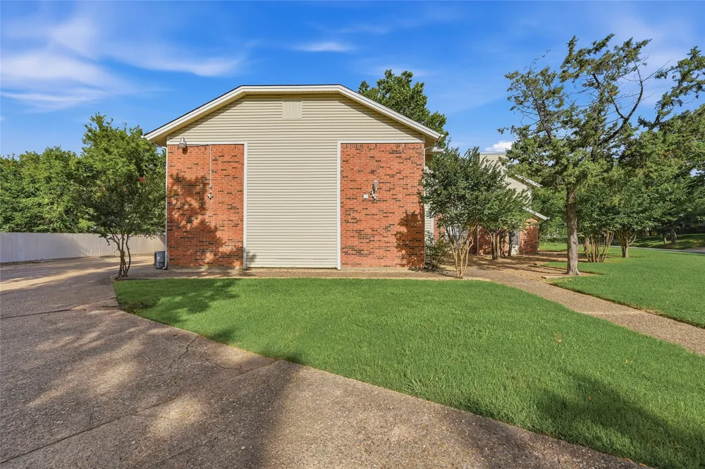914 W Washington Street #F Sherman, TX 75092