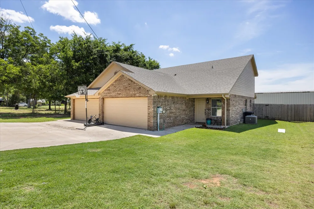 403 W 5th Street Tolar, TX 76476