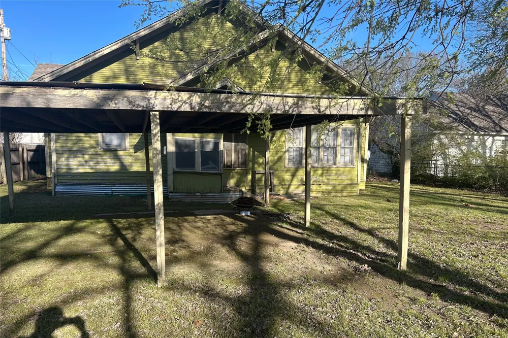 701 S Clements Street Gainesville, TX 76240