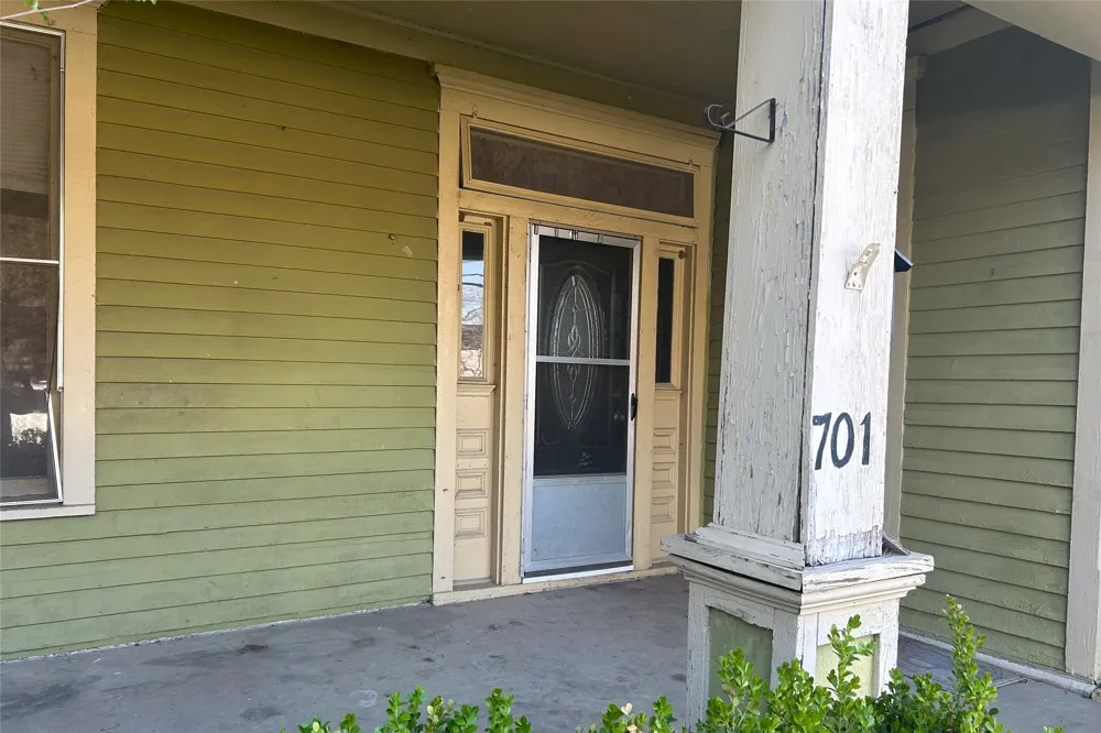 701 S Clements Street Gainesville, TX 76240