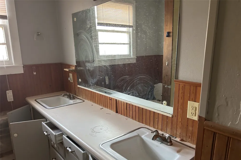 701 S Clements Street Gainesville, TX 76240