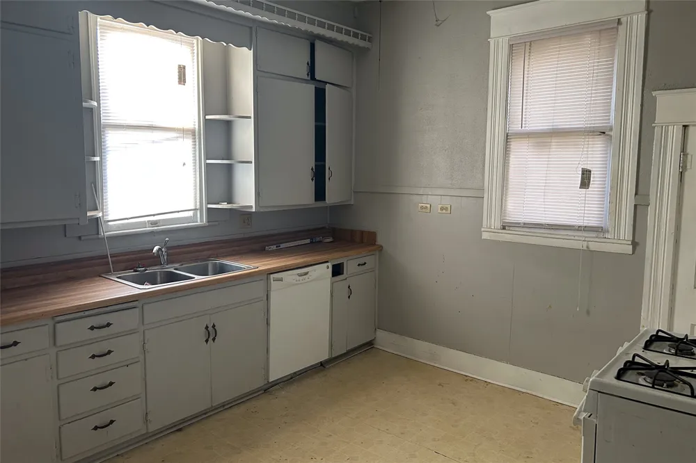 701 S Clements Street Gainesville, TX 76240