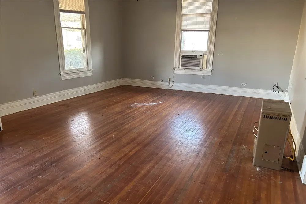 701 S Clements Street Gainesville, TX 76240