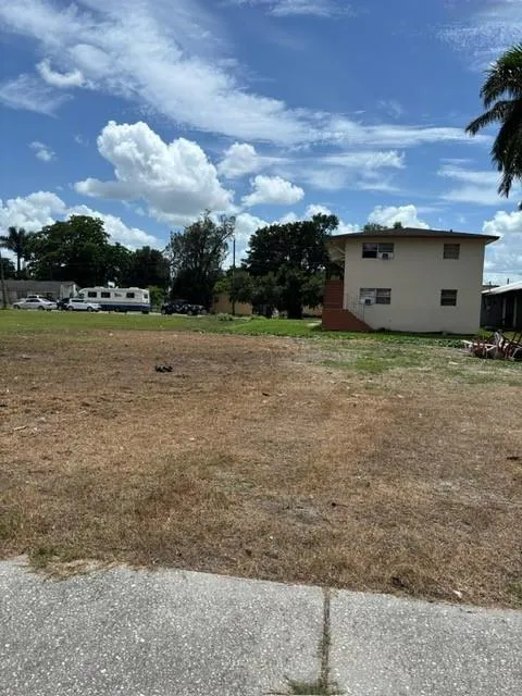 724 SW Avenue B Avenue Belle Glade, FL 33430