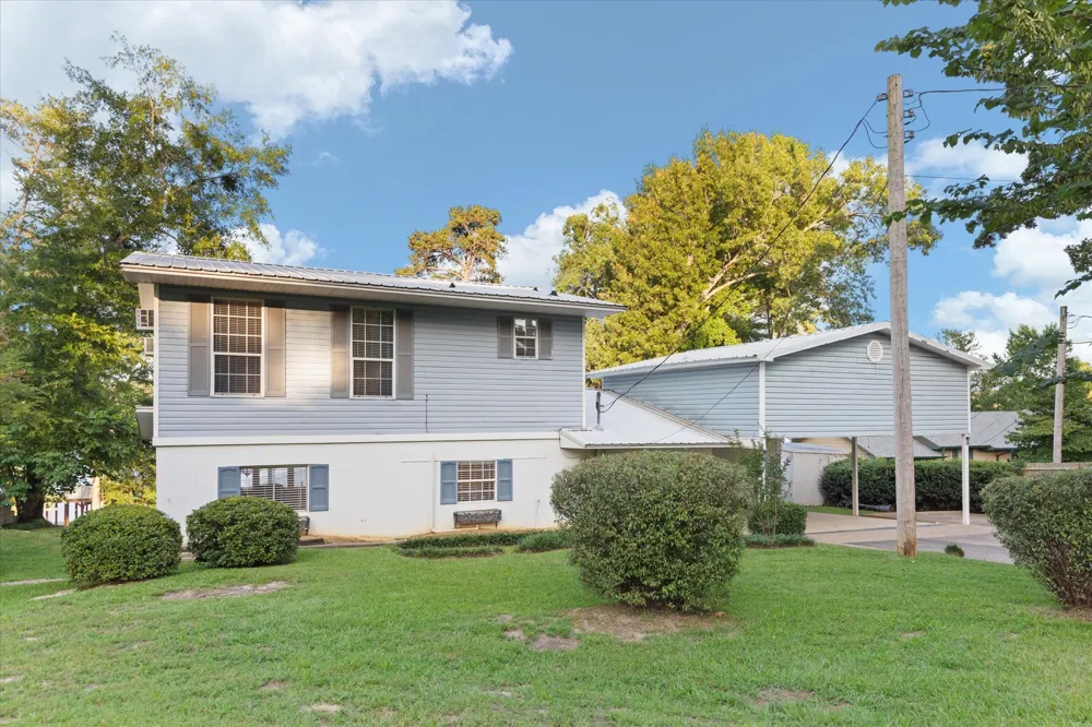 2118 W Lake Drive Gladewater, TX 75647
