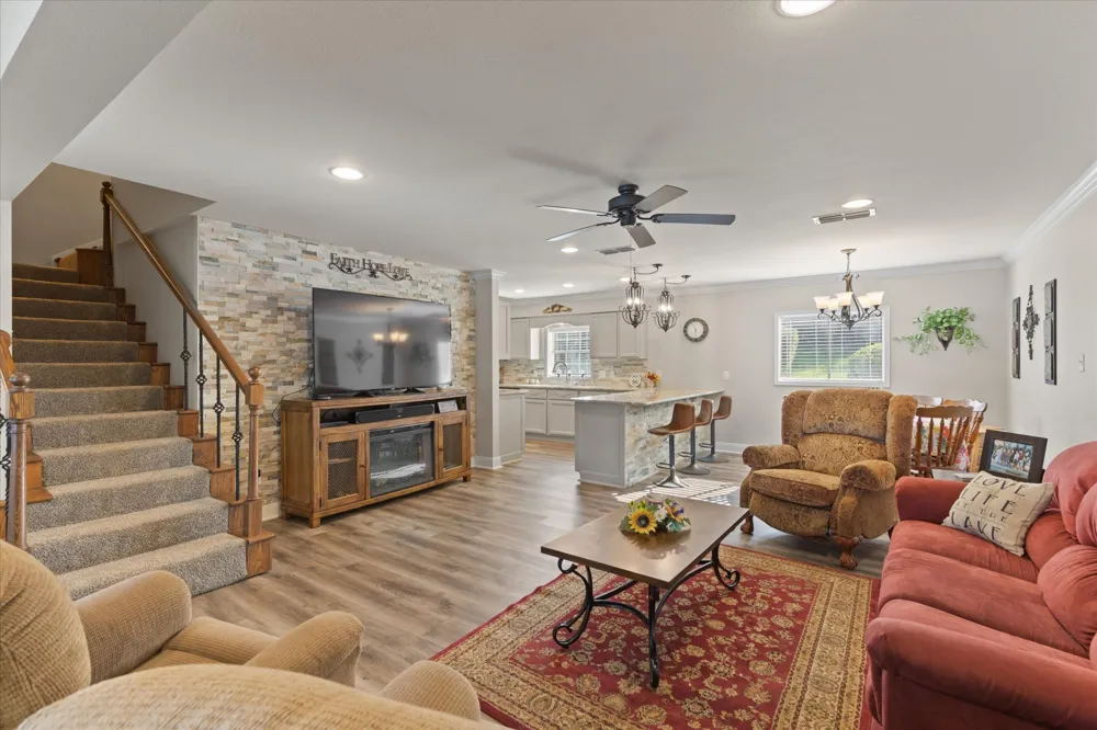 2118 W Lake Drive Gladewater, TX 75647