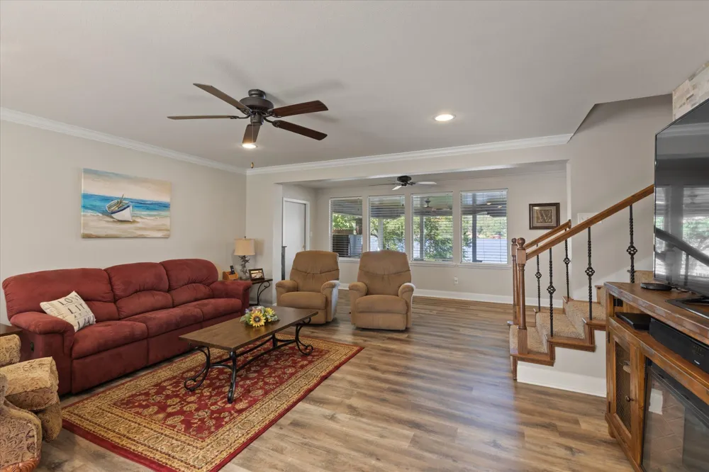2118 W Lake Drive Gladewater, TX 75647