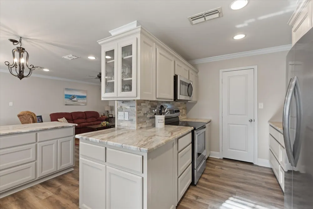 2118 W Lake Drive Gladewater, TX 75647